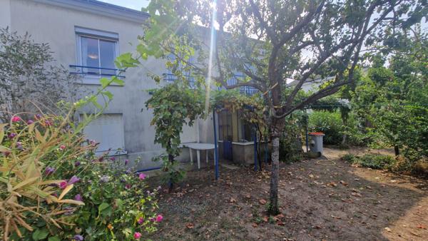 Maison proche ecoles , gare TGV , pharmacie , autoroute A 10