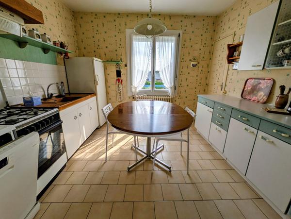 Maison proche ecoles , gare TGV , pharmacie , autoroute A 10