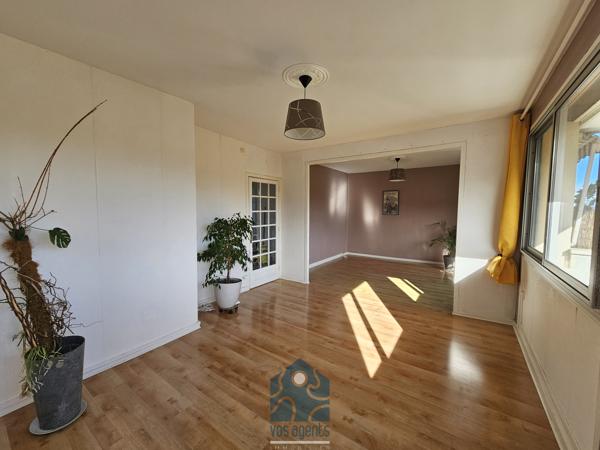 Appartement 4 pièces 3 chambres avec balcon, cave et stationnement libre sécurisé