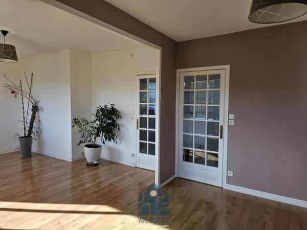 Appartement 4 pièces 3 chambres avec balcon, cave et stationnement libre sécurisé