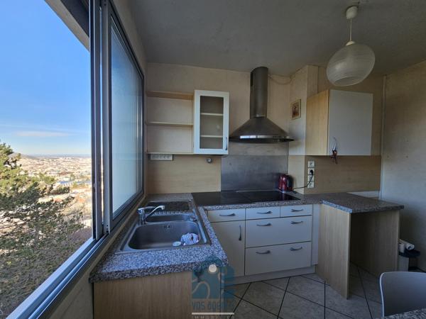 Appartement 4 pièces 3 chambres avec balcon, cave et stationnement libre sécurisé