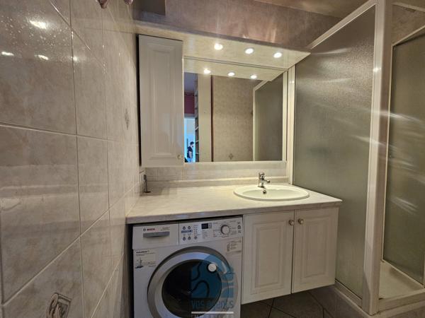 Appartement 4 pièces 3 chambres avec balcon, cave et stationnement libre sécurisé
