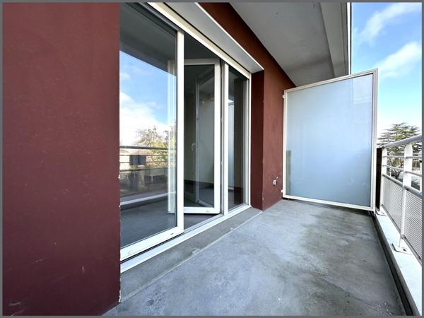 Appartement T2 récent avec balcon et parking !