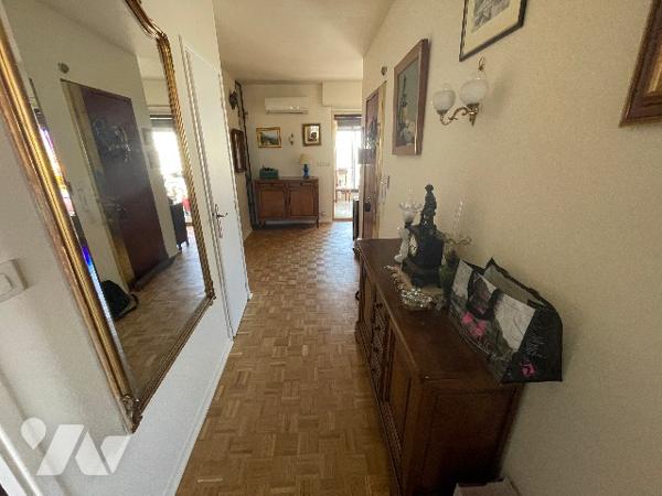 T2 C.FLAMARION/LONGHAMP 13004,  dernier étage 9° , surf: 67m²+ terrasse 12m² et balcon mer et ville