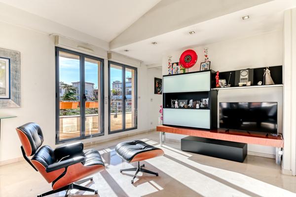 Lyon 3ème - Montchat. Appartement de 121 m² en dernier étage avec terrasses de 81 m² - 1 Garage double