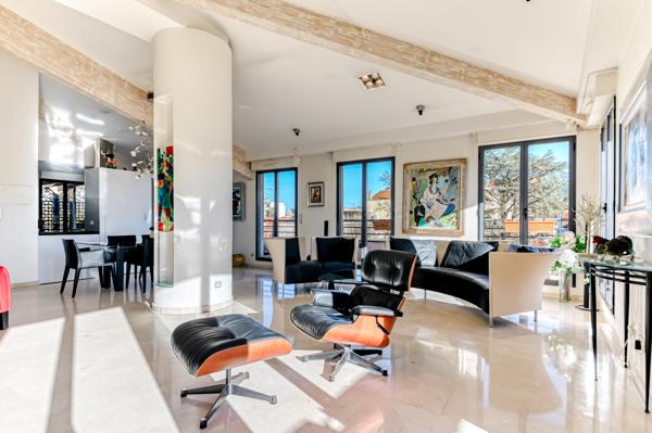 Lyon 3ème - Montchat. Appartement de 121 m² en dernier étage avec terrasses de 81 m² - 1 Garage double