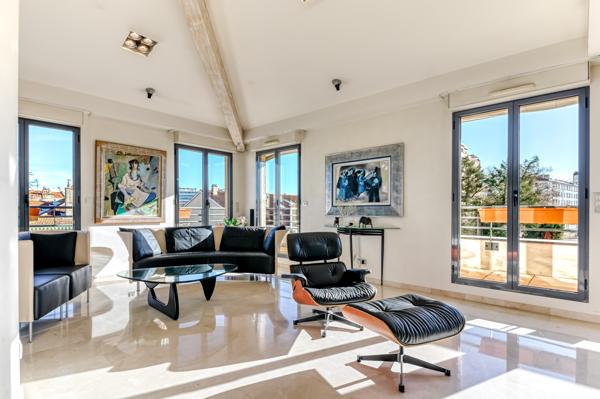 Lyon 3ème - Montchat. Appartement de 121 m² en dernier étage avec terrasses de 81 m² - 1 Garage double