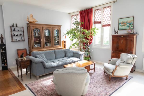 Maison de ville XIXe siècle – 5 chambres – 185 m² – Rochefort centre