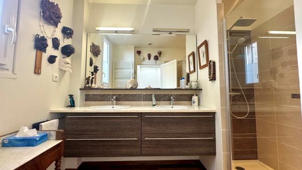 Maison de ville XIXe siècle – 5 chambres – 185 m² – Rochefort centre