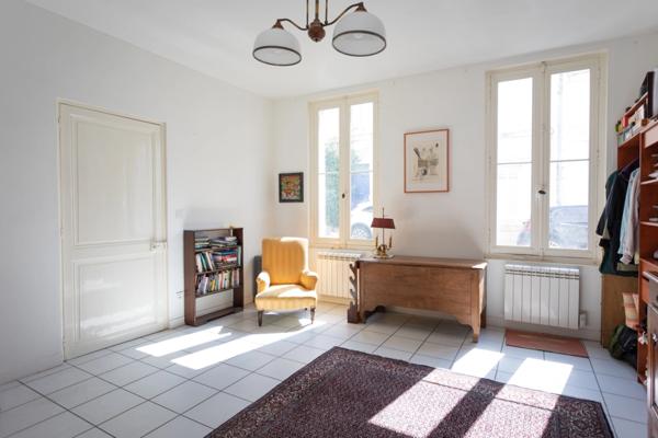 Maison de ville XIXe siècle – 5 chambres – 185 m² – Rochefort centre