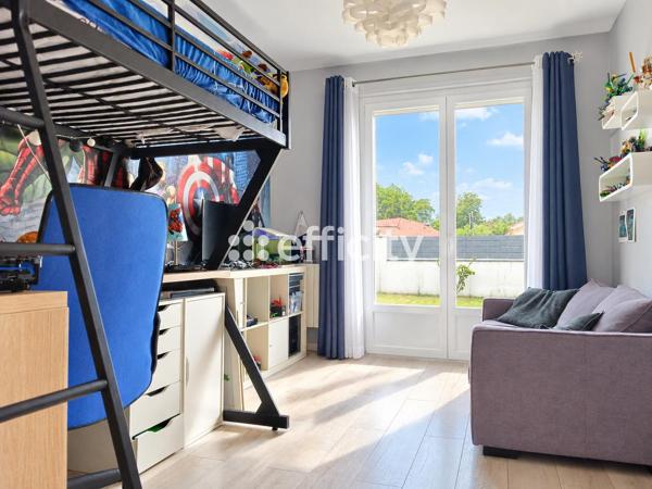 Maison
         5 pièces
        - 162 m² Bien prestige 730 000 € *