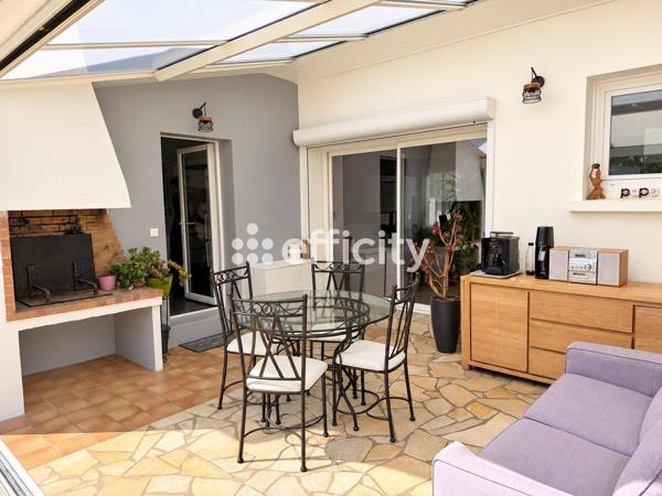 Maison
         5 pièces
        - 162 m² Bien prestige 730 000 € *