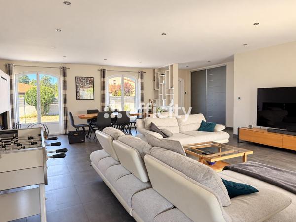 Maison
         5 pièces
        - 162 m² Bien prestige 730 000 € *
