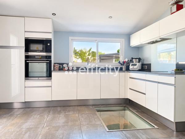 Maison
         5 pièces
        - 162 m² Bien prestige 730 000 € *