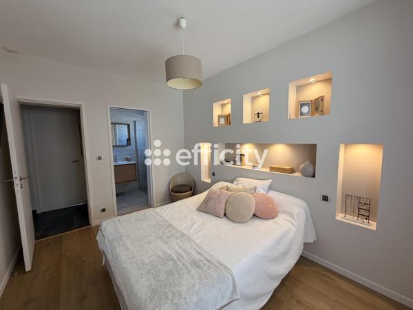 Maison
         5 pièces
        - 162 m² Bien prestige 730 000 € *