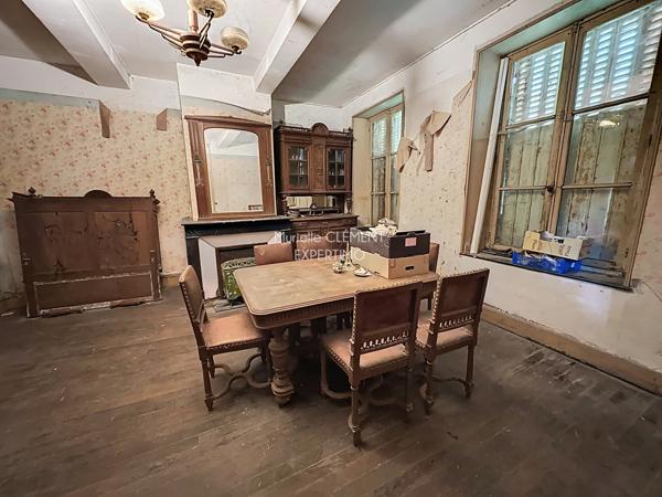 Mouron (08250) Corps de ferme avec granges et pâtures