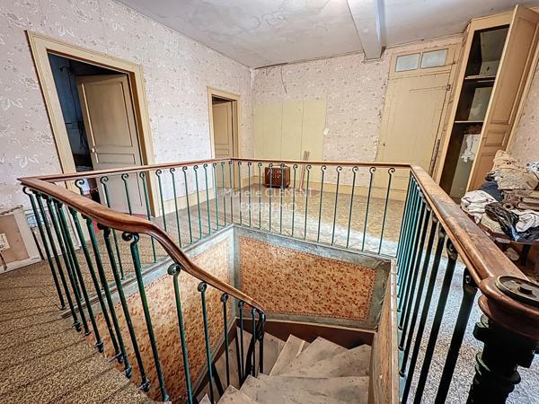 Mouron (08250) Corps de ferme avec granges et pâtures