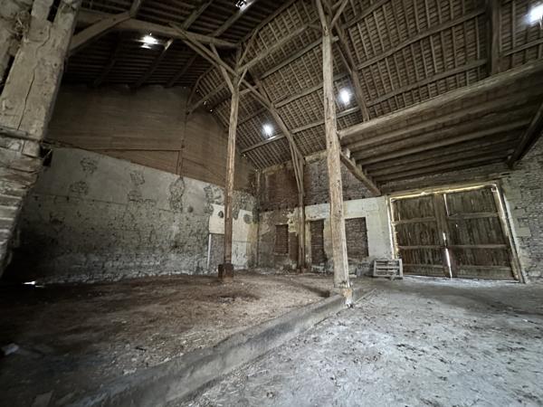 Mouron (08250) Corps de ferme avec granges et pâtures