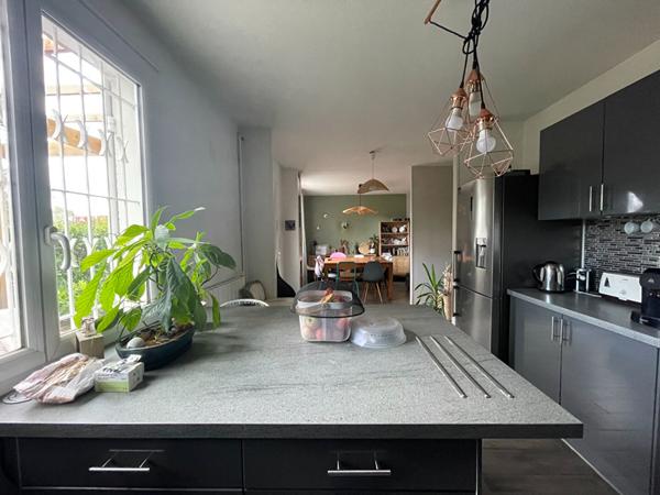 PESSAC - SAINT MARTIN - Maison a etage - 99m2 - 3 chambres - Jardin - Terrasse