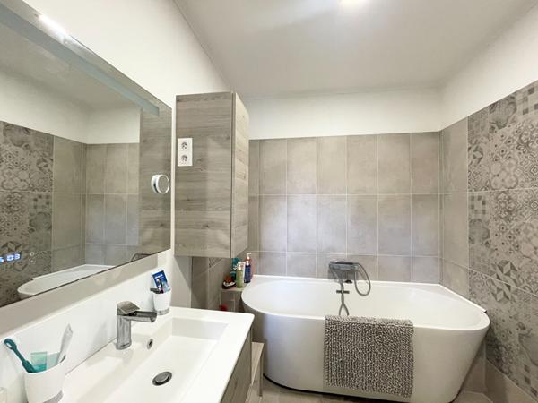 PESSAC - SAINT MARTIN - Maison a etage - 99m2 - 3 chambres - Jardin - Terrasse