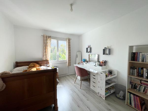 PESSAC - SAINT MARTIN - Maison a etage - 99m2 - 3 chambres - Jardin - Terrasse