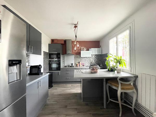 PESSAC - SAINT MARTIN - Maison a etage - 99m2 - 3 chambres - Jardin - Terrasse