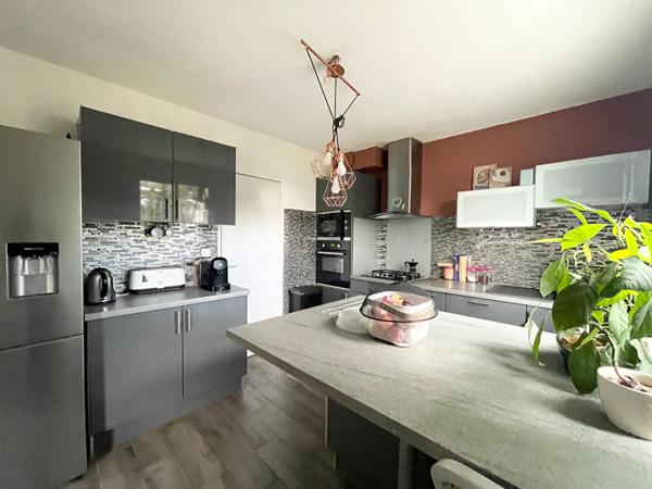 PESSAC - SAINT MARTIN - Maison a etage - 99m2 - 3 chambres - Jardin - Terrasse