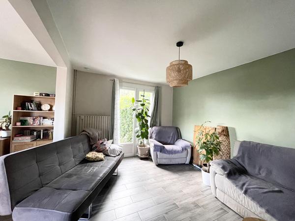 PESSAC - SAINT MARTIN - Maison a etage - 99m2 - 3 chambres - Jardin - Terrasse