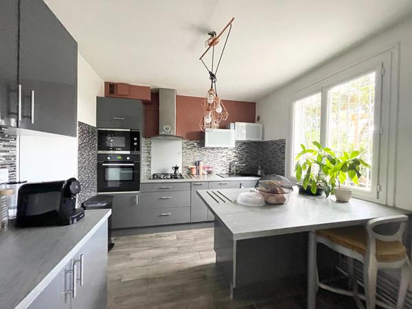 PESSAC - SAINT MARTIN - Maison a etage - 99m2 - 3 chambres - Jardin - Terrasse