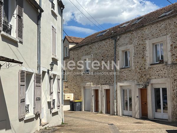 Nestenn Igny - Maison de ville en triplex au calme dans une cour privative avec faibles charges de copropriété - Igny Bourg  Proche écoles  JB Corot et La Salle, commerces, Ligne V et bus, axes routiers , proche Vélizy et Plateau de Saclay.