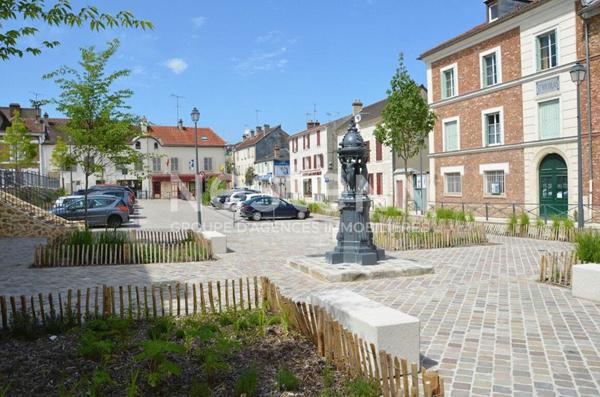 Nestenn Igny - Maison de ville en triplex au calme dans une cour privative avec faibles charges de copropriété - Igny Bourg  Proche écoles  JB Corot et La Salle, commerces, Ligne V et bus, axes routiers , proche Vélizy et Plateau de Saclay.