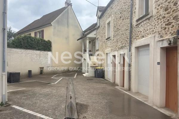 Nestenn Igny - Maison de ville en triplex au calme dans une cour privative avec faibles charges de copropriété - Igny Bourg  Proche écoles  JB Corot et La Salle, commerces, Ligne V et bus, axes routiers , proche Vélizy et Plateau de Saclay.