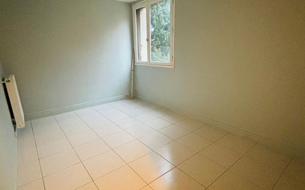 Appartement à vendre    4 pièces • 76 m2 Stains
