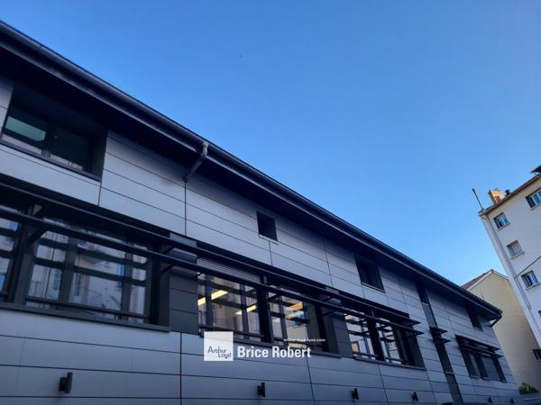 Bureaux en location duplex rénové Lyon 7 proche métro et garages