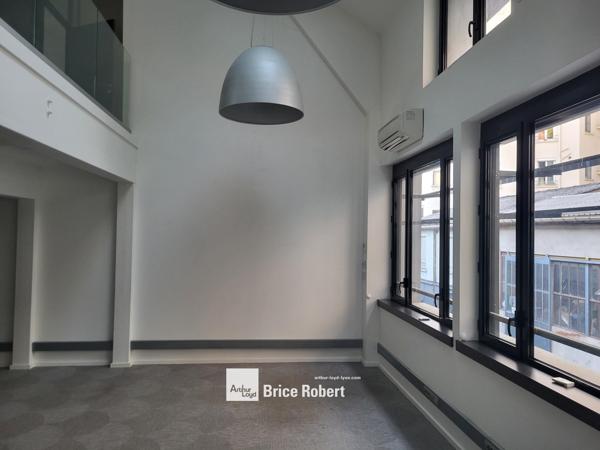 Bureaux en location duplex rénové Lyon 7 proche métro et garages