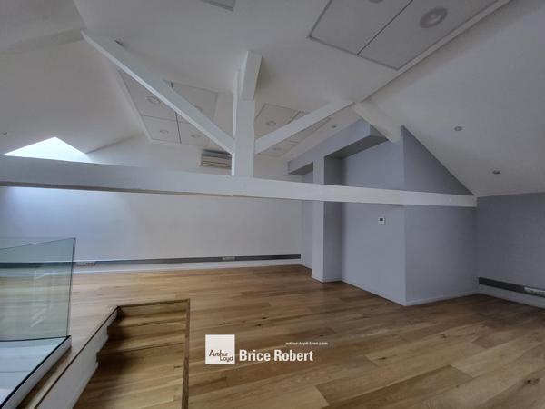 Bureaux en location duplex rénové Lyon 7 proche métro et garages