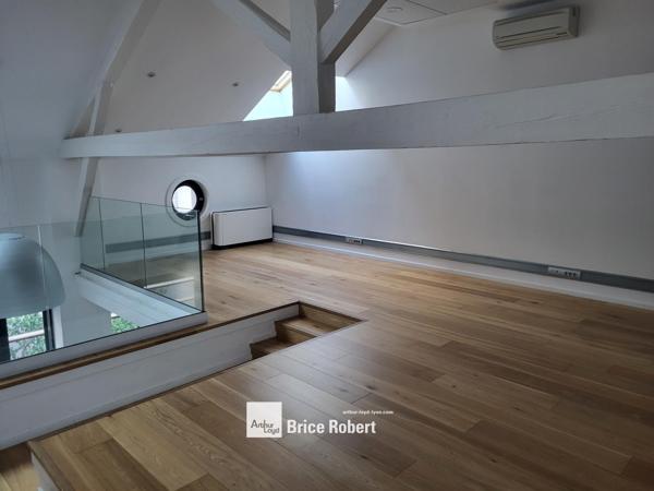Bureaux en location duplex rénové Lyon 7 proche métro et garages