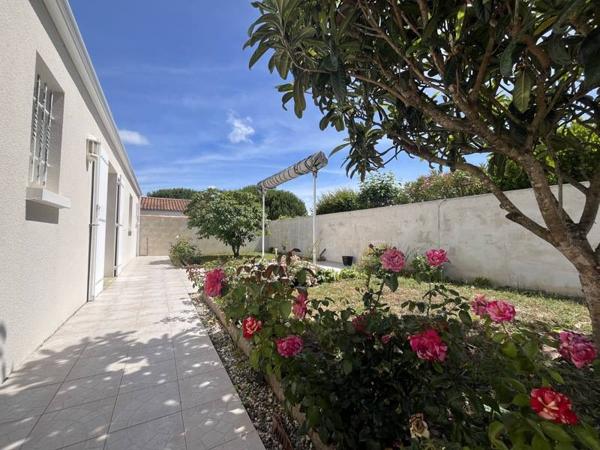 Maison 282 500 € Le Château-d'Oléron 4 p 94 m² DPE D