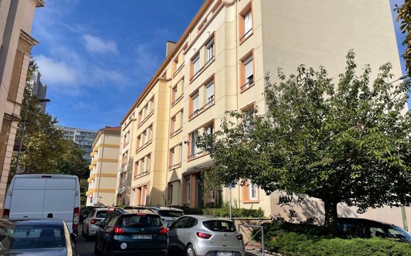 Appartement à vendre    3 pièces • 59,23 m2 Saint-Étienne