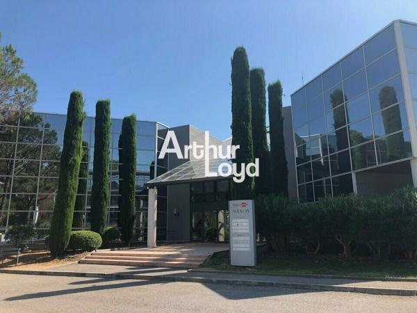 Bureaux cloisonnés 304 m² à louer Sophia Antipolis