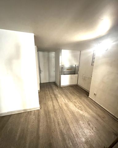 38000 GRENOBLE GRENOBLE- Place Vaucanson