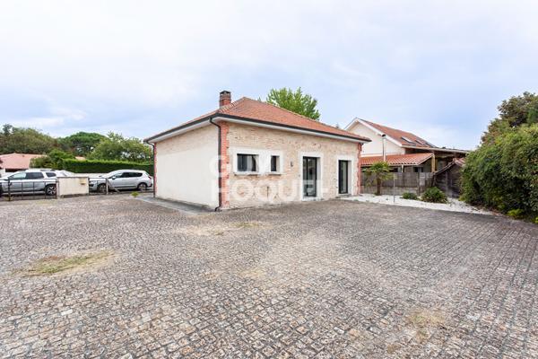 À  VENDRE ! LOCAL COMMERCIAL DE CHARME, IDÉALEMENT SITUÉ