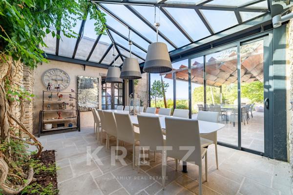 GORDES _  EXCLUSIVITÉ_ MAS EN PIERRE D'EXCEPTION  DE 317 M2 _ 4 HECTARES _ VUE PANORAMIQUE