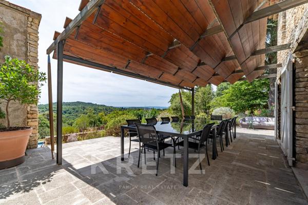 GORDES _  EXCLUSIVITÉ_ MAS EN PIERRE D'EXCEPTION  DE 317 M2 _ 4 HECTARES _ VUE PANORAMIQUE