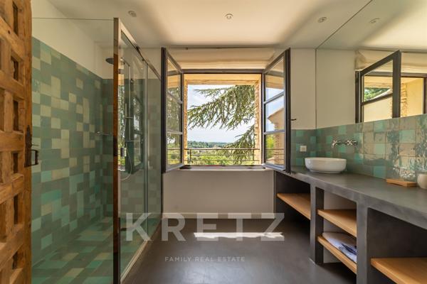 GORDES _  EXCLUSIVITÉ_ MAS EN PIERRE D'EXCEPTION  DE 317 M2 _ 4 HECTARES _ VUE PANORAMIQUE