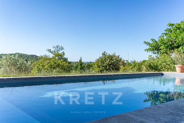 GORDES _  EXCLUSIVITÉ_ MAS EN PIERRE D'EXCEPTION  DE 317 M2 _ 4 HECTARES _ VUE PANORAMIQUE