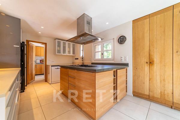 GORDES _  EXCLUSIVITÉ_ MAS EN PIERRE D'EXCEPTION  DE 317 M2 _ 4 HECTARES _ VUE PANORAMIQUE