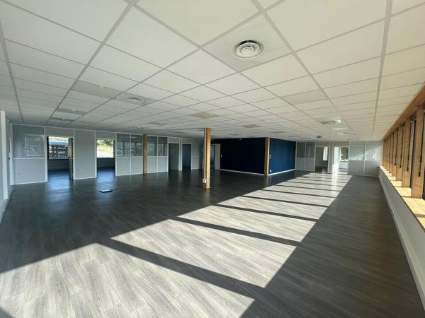 Bureaux à louer à Valence, bâtiment indépendant avec 95 parkings privatifs