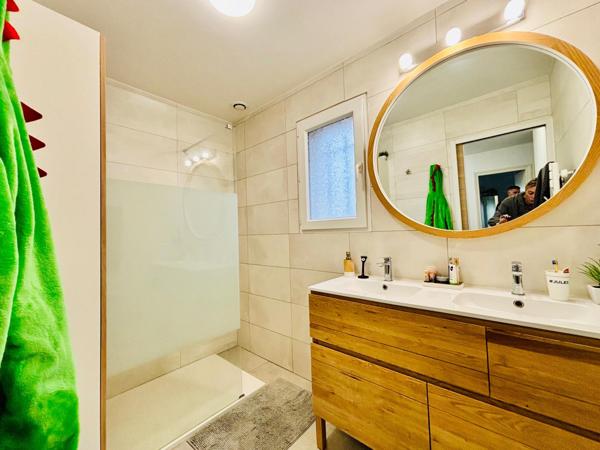 Maison 3 chambres avec garage et piscinable