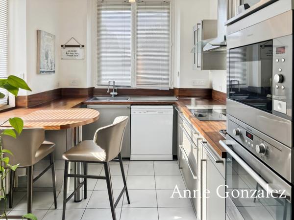 ORLEANS CENTRE, Bel appartement plain pied de plus de 85 m2 avec jardin privatif, terrasse et garage dans petite coproriété très bien entretenue